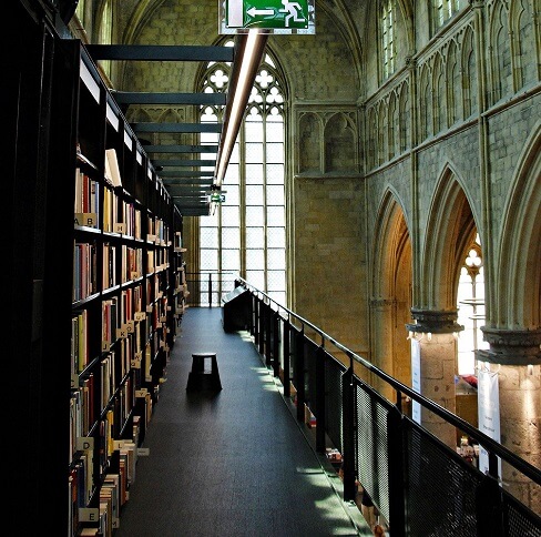 Biblioteca de Villena